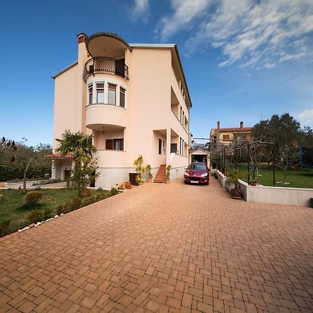 روفينج Apartment Duketis المظهر الخارجي الصورة